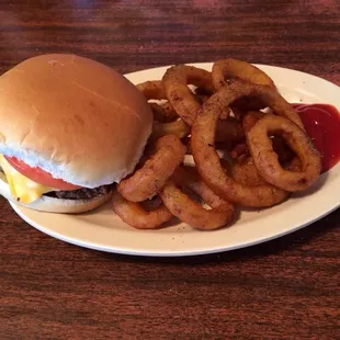 Cheeseburger and crisp onion rings, per my request:) yummy!