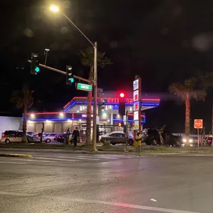 Well lit, plenty of parking! They're busy often but for good reasons. Also, security is on site 7 days a week, always safe.