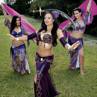 Hawaii Belly Dance Company: Malia Delapenia and #BellyDancersInParadise