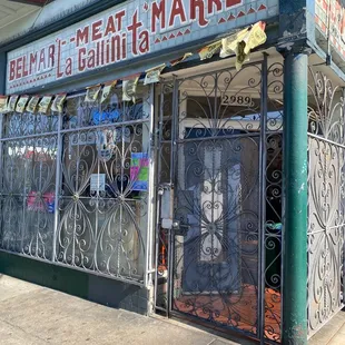 Closed at 5:09PM! Despite Yelp says closed at 6PM!