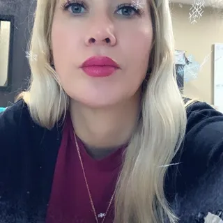 Lizzy T.
