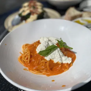 Spaghetti Pomodoro e Burrata