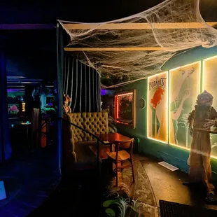 sushi and sashimi, interior