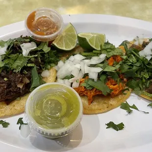 Tacos de lengua &amp; barbacoa taco