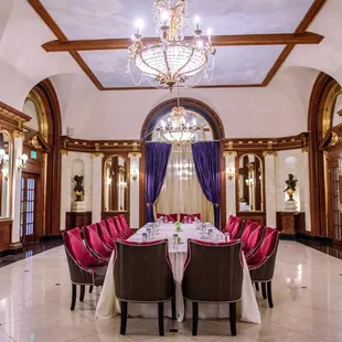 Palm Room with Upgrade Fuschia Chairs