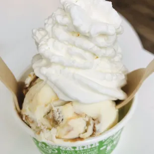 Strawberry Cheesecake &amp; Salted Caramel Blondie - Small (2 scoops)