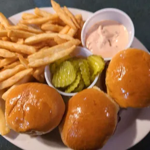 Sliders and fries appetizer.