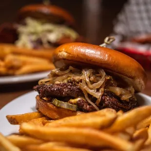 Ben N&apos; Nick&apos;s Cheeseburger