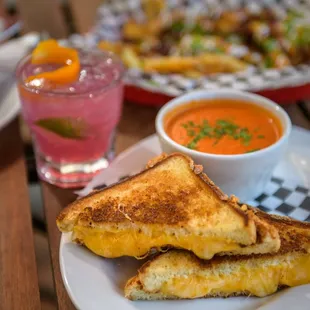 Better Than Renee&apos;s Grilled Cheese &amp; Tomato Soup