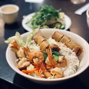 Rice vermicelli with shrimp