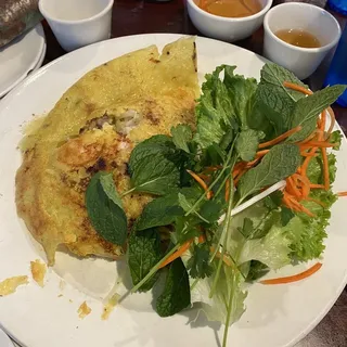 6. Banh Xeo (Mama's Crispy Crepe)