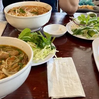 14. Canh Ga Chien (Crispy Chicken Wings)