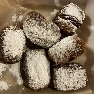 beignets (one order equals 7)