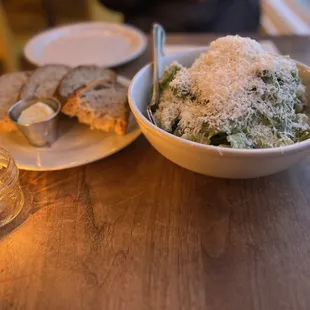 a bowl of broccoli and bread