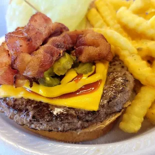 Classic Bacon Cheeseburger