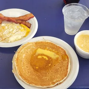 Big breakfast with cheesy gritts