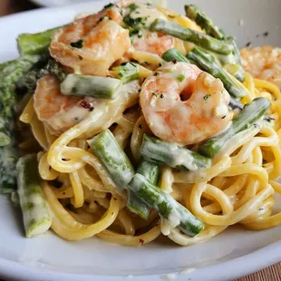 Cheese Wheel Pasta - spaghetti with lemon cream sauce, asparagus, and shrimp.  So delicious!