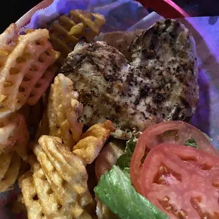 Grilled chicken sandy on da sweet bread.