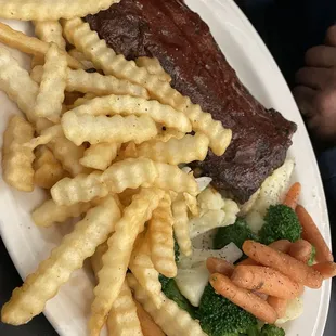 1/2 slab ribs special with fries and veggies (excellent smoked flavor)