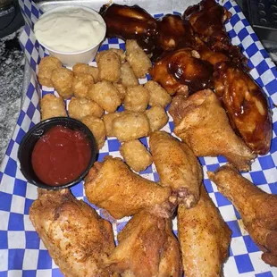 Cajun &amp; BBQ wings w/ tots