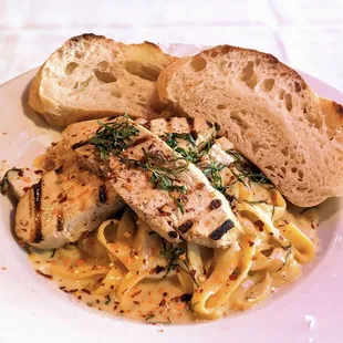 Fettuccine Alfredo with chicken