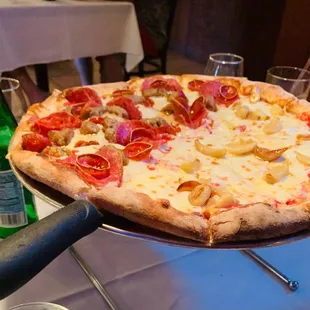 Garlic And More Garlic &amp; Carnivoro Pizza  1/2 &amp; 1/2