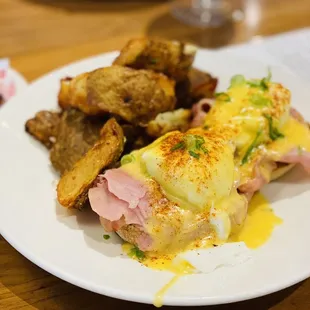 Classic eggs benedict