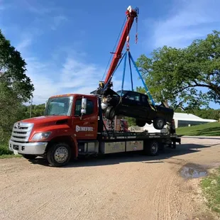 Truck Towing, Heavy Towing, Crane Service, Diesel Roadside Assistance, Fleet Roadside Service, Mobile Mechanic.