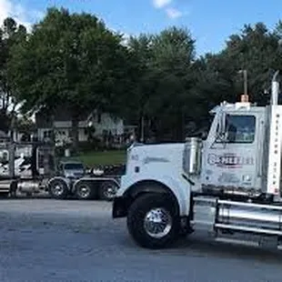 Truck Towing, Heavy Towing, Crane Service, Diesel Roadside Assistance, Fleet Roadside Service, Mobile Mechanic.