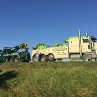 Truck Towing, Heavy Towing, Crane Service, Diesel Roadside Assistance, Fleet Roadside Service, Mobile Mechanic.