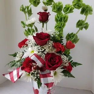 Remember Valentine's Day this year with our "Always in my heart" Bouquet.