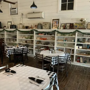 Love the decor.