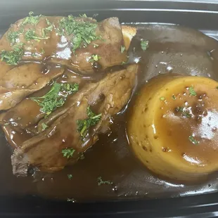 Hot beef sandwich with mash potato's