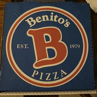a pizza box with the letter b on it