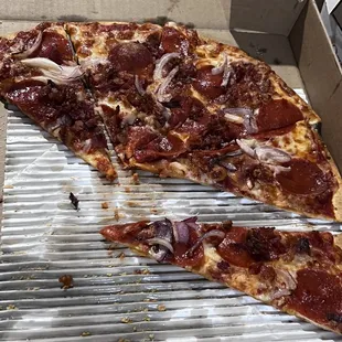 Thin crust pepperoni, bacon, onion