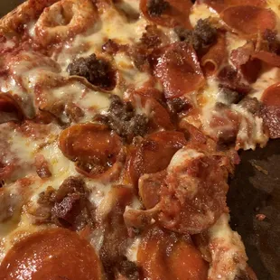 Three meat close up. Pep, bacon, beef