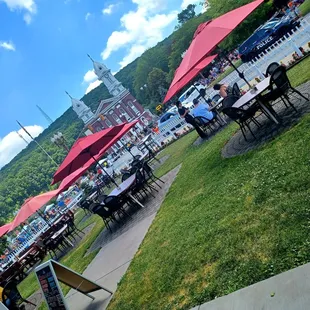 Outside dining and live bands on Fridays 530-830pm ;)