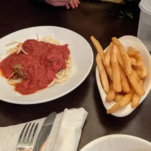 Kids spaghetti and meatballs.