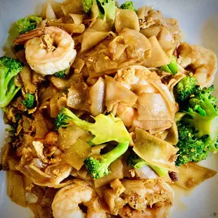 Phad see ewe with shrimp