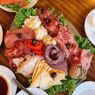 Deli Feast (comes with rye bread, mustard and pickles) / $44.99
