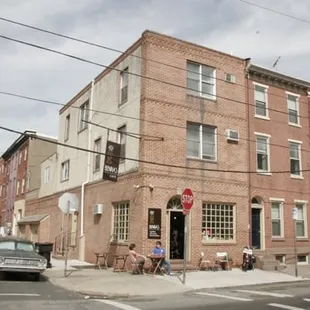 a view of a street corner