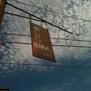 a sign for benna&apos;s cafe