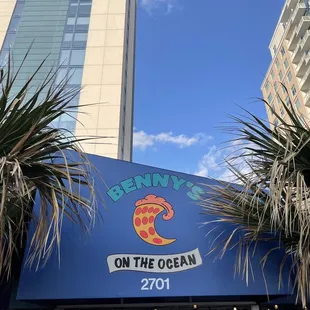 a sign for benny's on the ocean