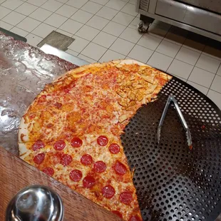 When I say the pizzas are huge I mean HUGE