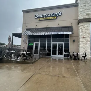 Welcome to Benny's Cafe
