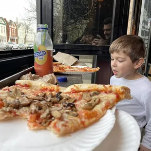 Mushroom and garlic slice