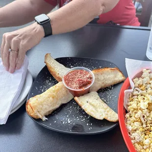 Garlic Bread with Cheese - 4 Piece