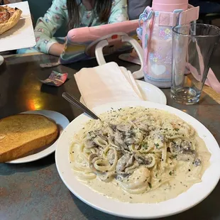 Create your own pasta. Linguine, shrimp, 3xmushroom, and Alfredo sauce. Love their Alfredo sauce.