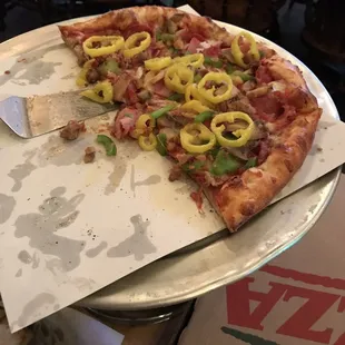 Deluxe medium pizza.