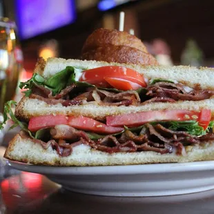 a roast beef sandwich